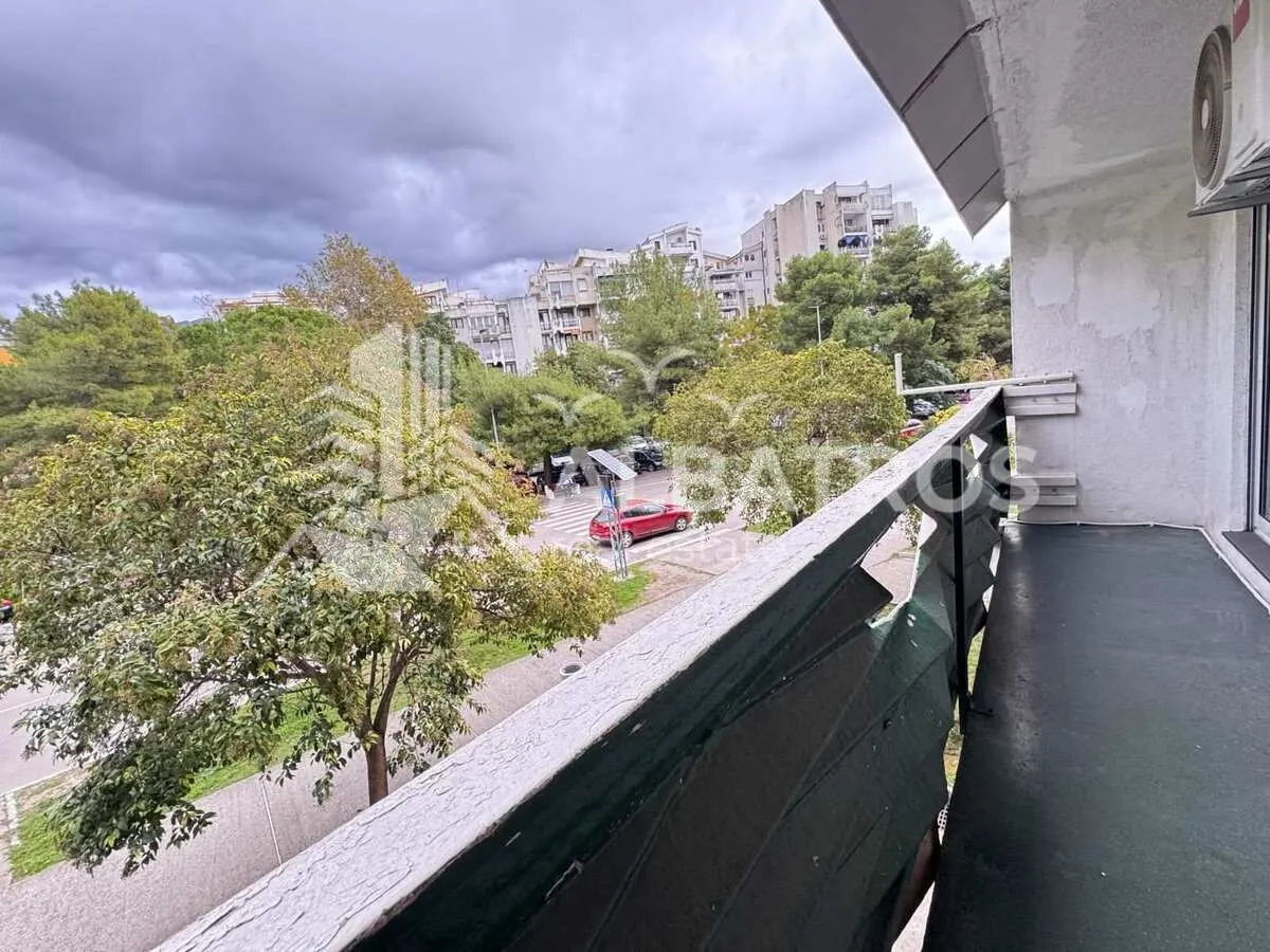 Prodaja, dvosoban stan, 77m², Centar, Bar