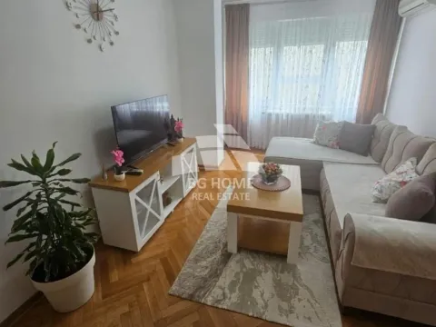 Rent, two bedroom apartment, 60m², Kalenić Pijaca, Vračar Sve Podlokacije - image 1