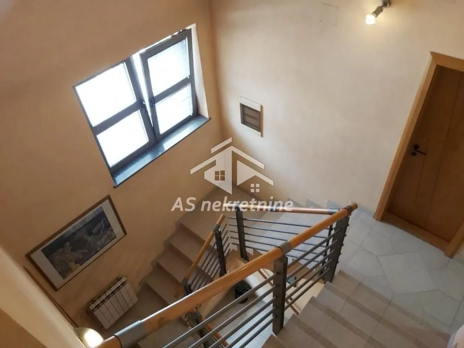 Izdavanje, kuća, 400m², Fon (Fon - Bilećka), Voždovac Sve Podlokacije