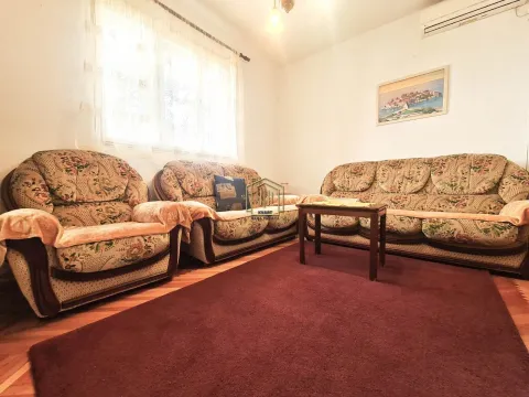 Izdavanje, dvosoban stan, 60m², Tološi, Podgorica