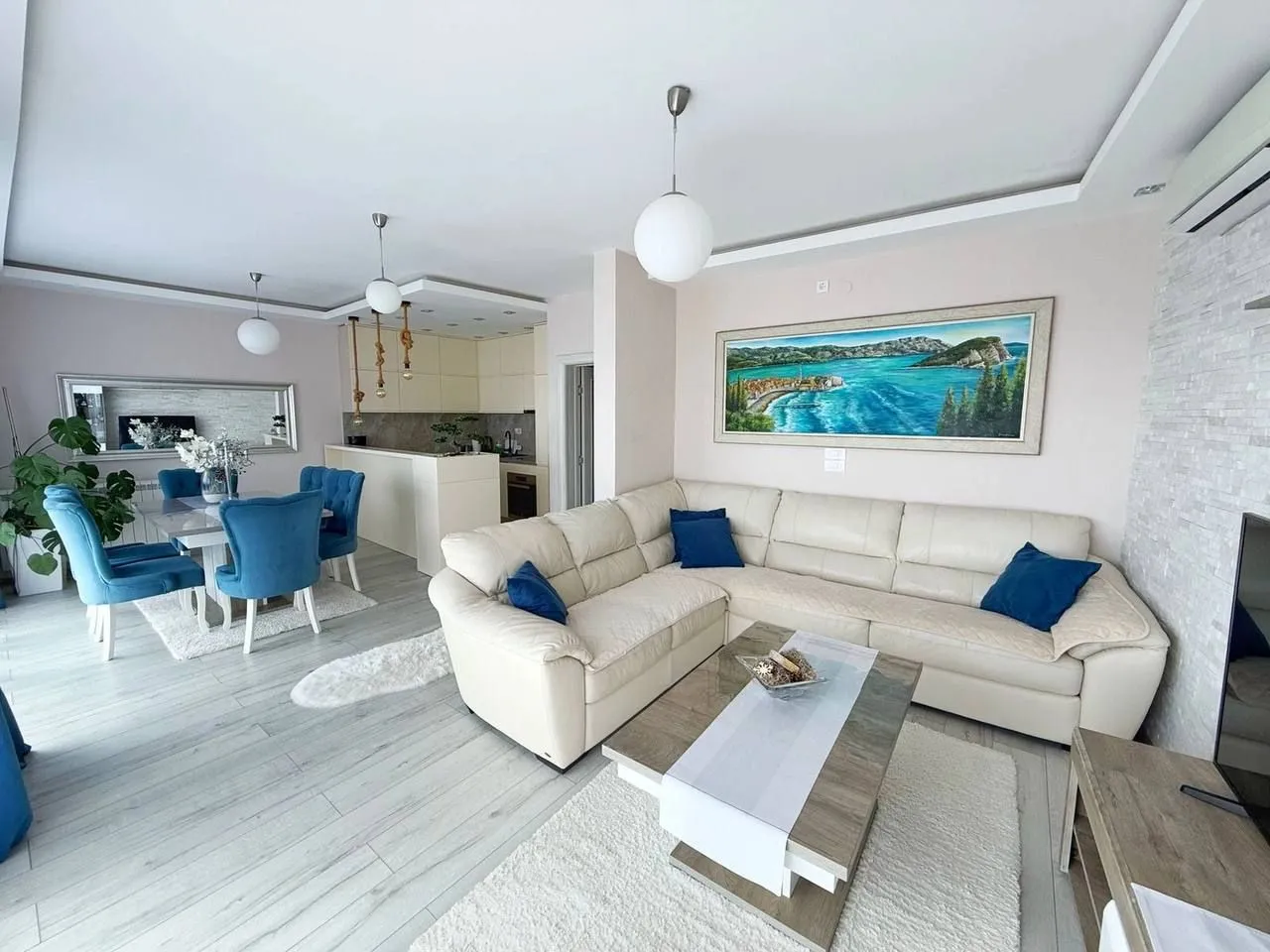 Rent, two bedroom apartment, 60m², Bečići, Budva