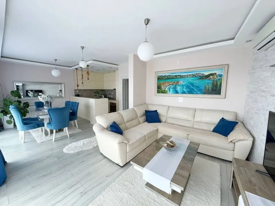 Rent, two bedroom apartment, 60m², Bečići, Budva