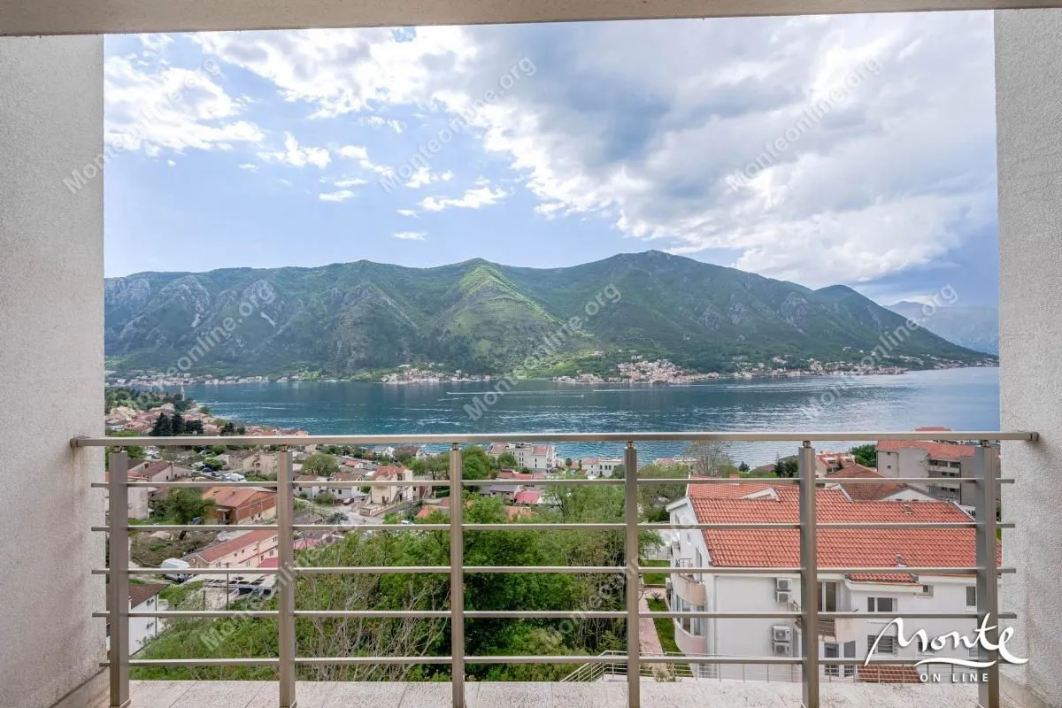 Prodaja, trosoban stan, 103m², Dobrota, Kotor