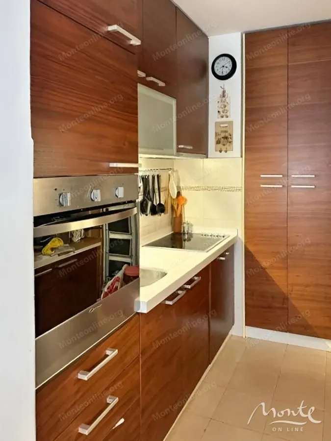 Prodaja, trosoban stan, 81m², Stari Aerodrom, Podgorica