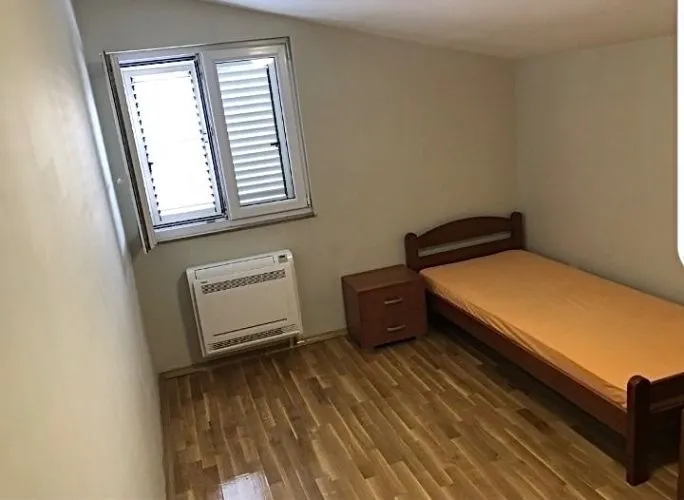 Izdavanje, kuća, 200m², Stari Aerodrom, Podgorica