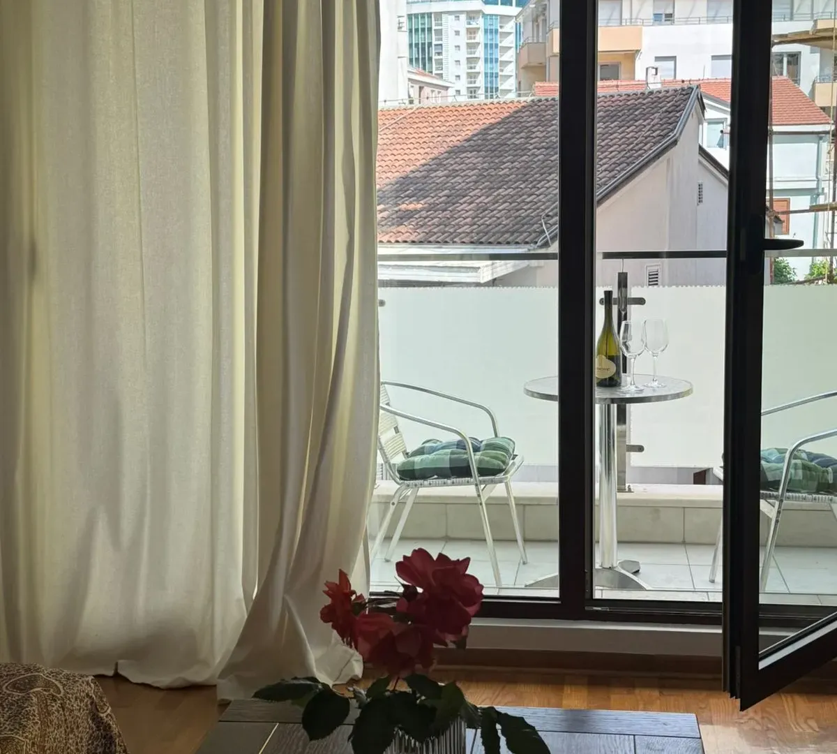 Izdavanje, jednosoban stan, 47m², Budva, Crna Gora