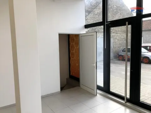 Rent, office space, 331m², Telep, Novi Sad Sve Podlokacije - image 4