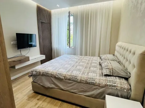 Rent, two bedroom apartment, 72m², Tivat, Crna Gora - image 8