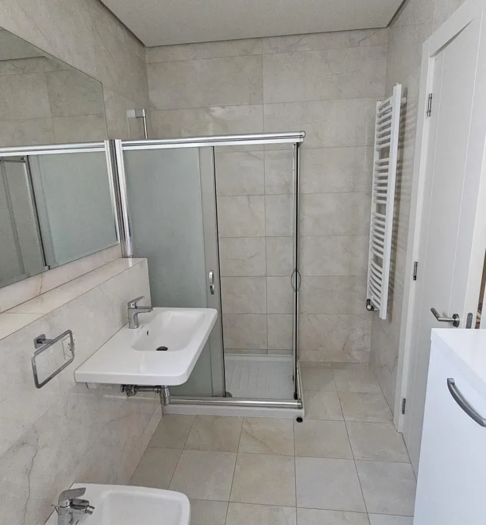 Izdavanje, četvorosoban stan, 157m², Savski Venac, Beograd