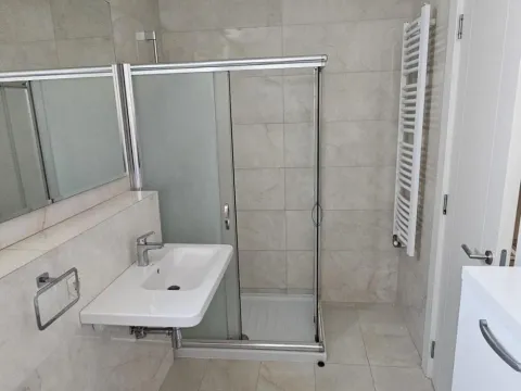 Izdavanje, četvorosoban stan, 157m², Savski Venac, Beograd - image 12