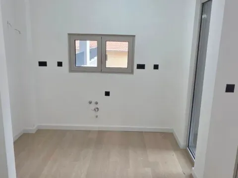 Prodaja, dvosoban stan, 51m², Dobrota, Kotor - image 8