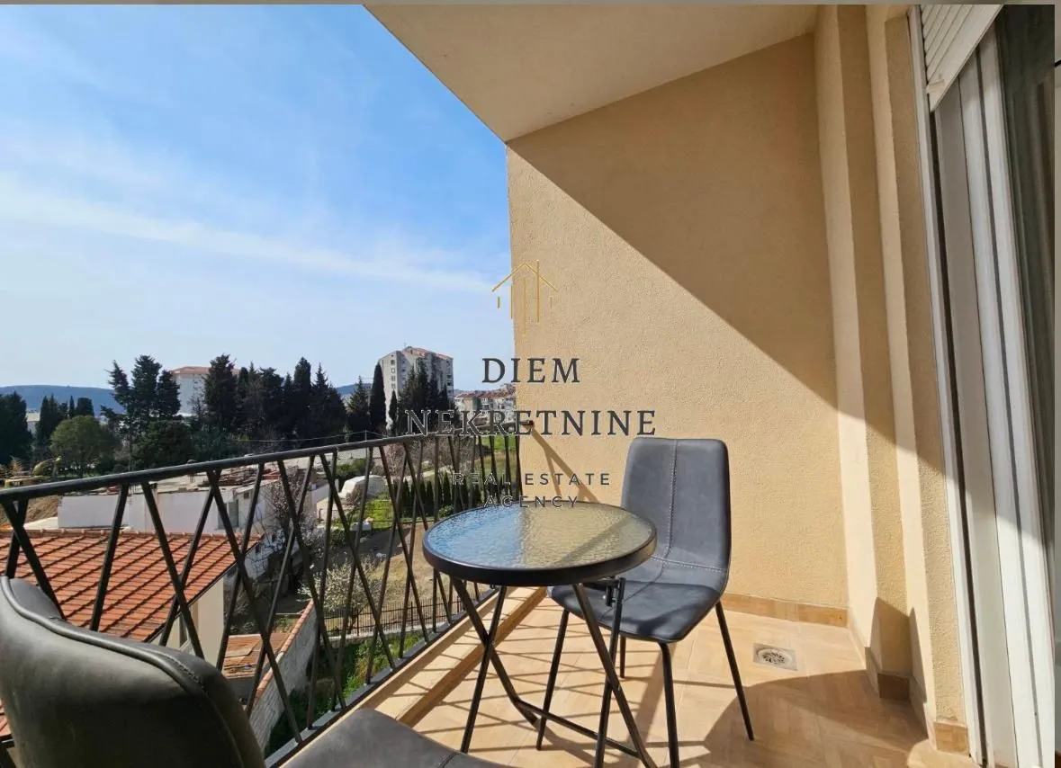 Izdavanje, jednosoban stan, 44m², Centar, Bar
