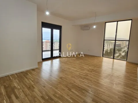 Izdavanje, stan, 269m², Stari Aerodrom, Podgorica - image 2