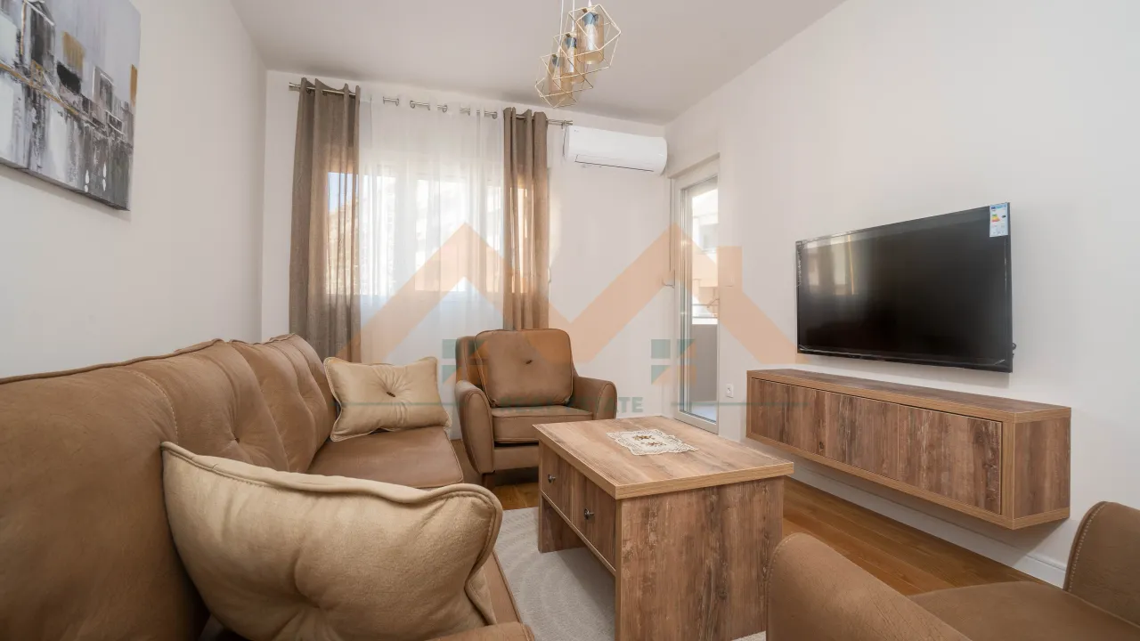 Izdavanje, jednosoban stan, 46m², Central Point, Podgorica