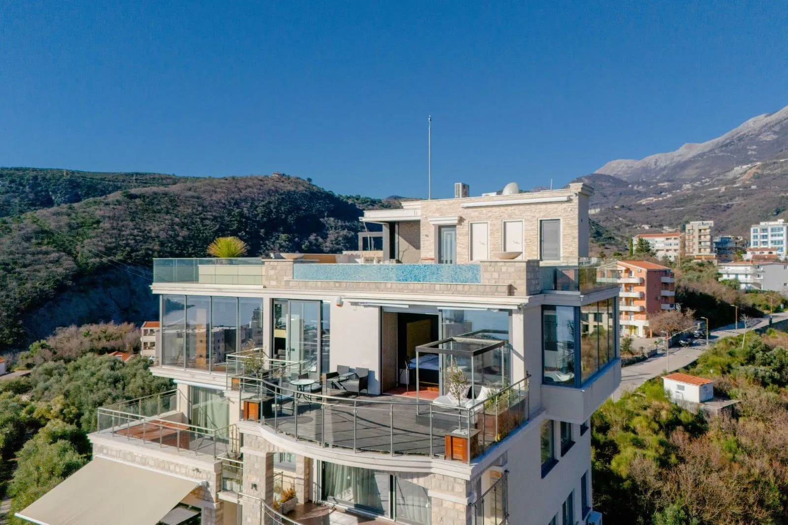 Sale, two bedroom apartment, 168m², Bečići, Budva