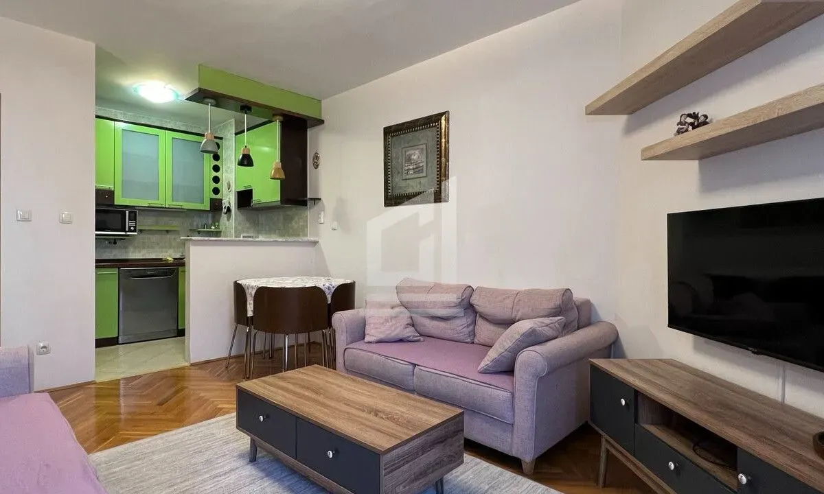 Izdavanje, jednosoban stan, 38m², Blok 6, Podgorica