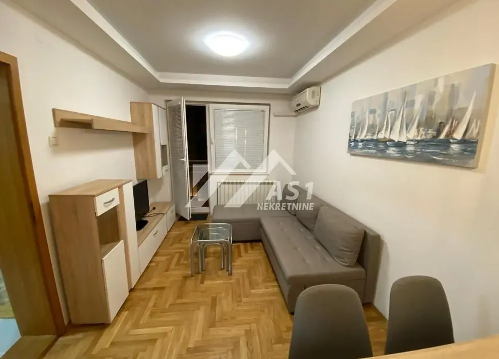 Izdavanje, jednosoban stan, 40m², Centar, Novi Sad