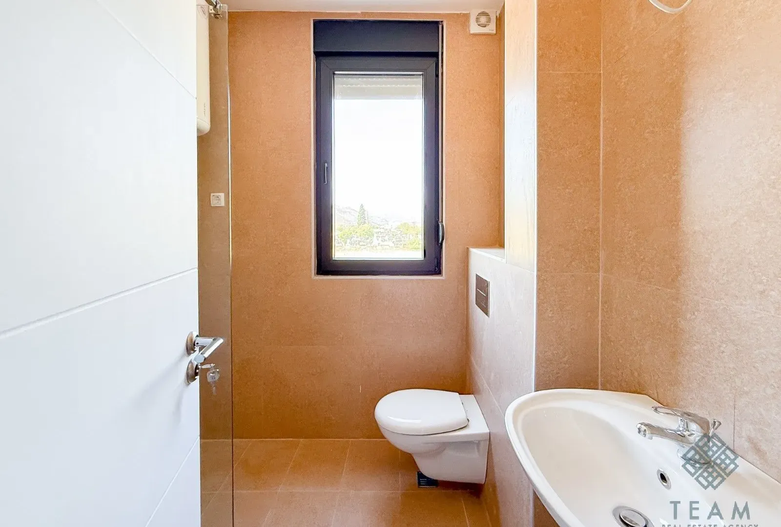 Prodaja, dvosoban stan, 64m², Tološi, Podgorica