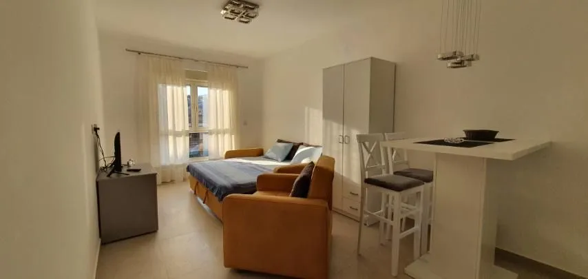 Izdavanje, garsonjera, 30m², Centar, Budva