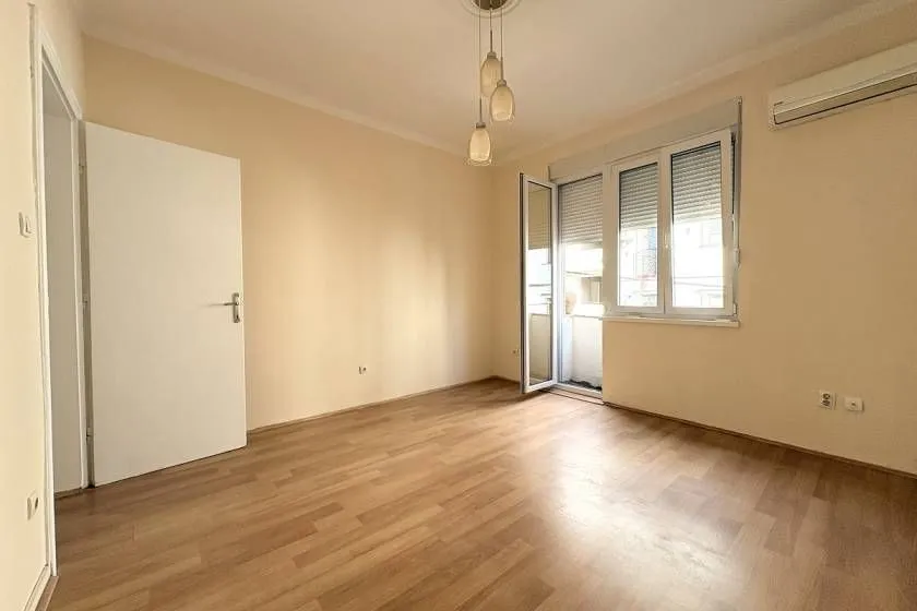 Izdavanje, dvosoban stan, 60m², Palilula Sve Podlokacije, Beograd
