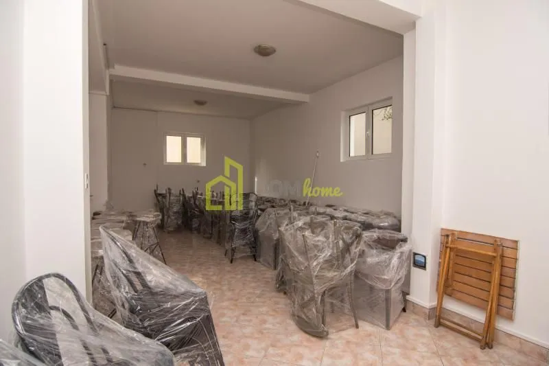 Izdavanje, kuća, 400m², Momišići, Podgorica