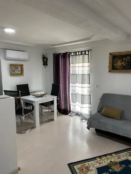 Izdavanje, dvosoban stan, 85m², Bar, Crna Gora