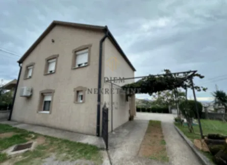 Izdavanje, trosoban stan, 140m², Vranići, Podgorica