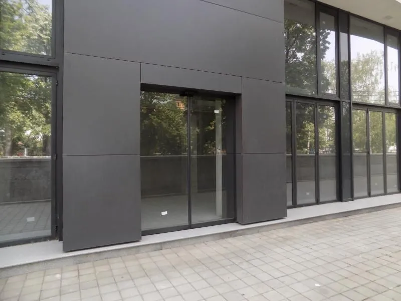 Izdavanje, poslovni prostor, 215m², Paraćin, Srbija