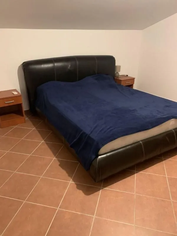 Bedroom with a double bed and nightstands.
