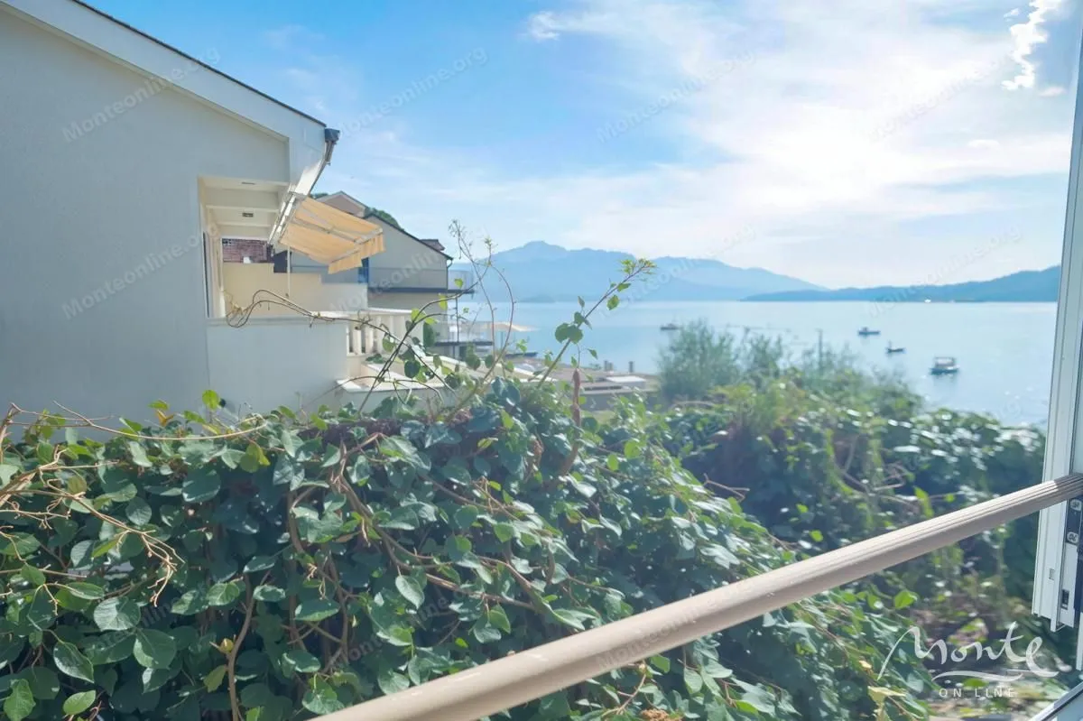 Prodaja, dvosoban stan, 42m², Đenovići, Herceg Novi