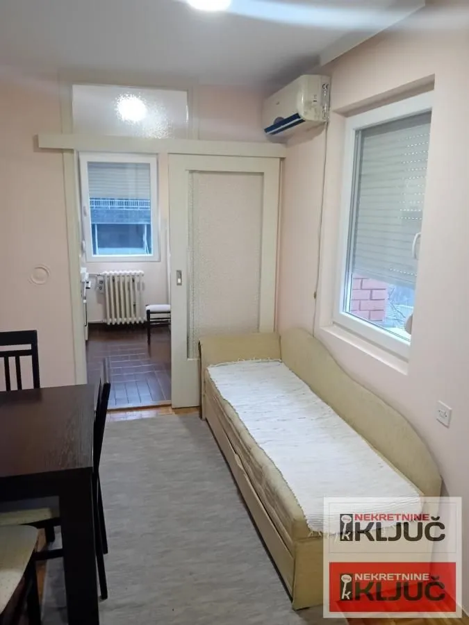 Izdavanje, dvosoban stan, 42m², Sajmište, Novi Sad
