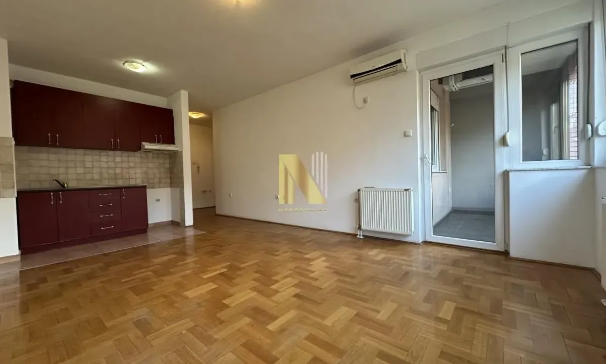 Izdavanje, poslovni prostor, 45m², Bulevar Oslobodjenja, Novi Sad Sve Podlokacije