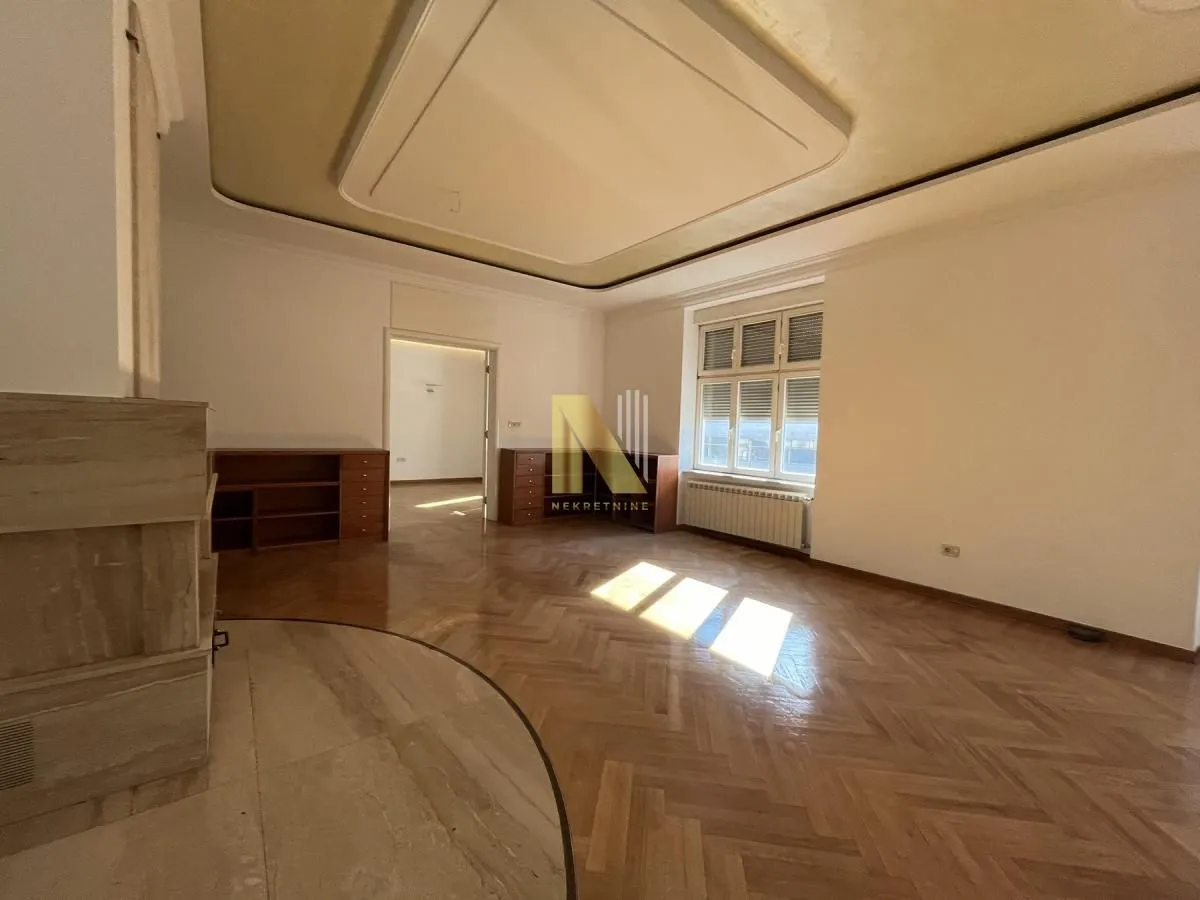 Izdavanje, četvorosoban stan, 213m², Centar, Novi Sad