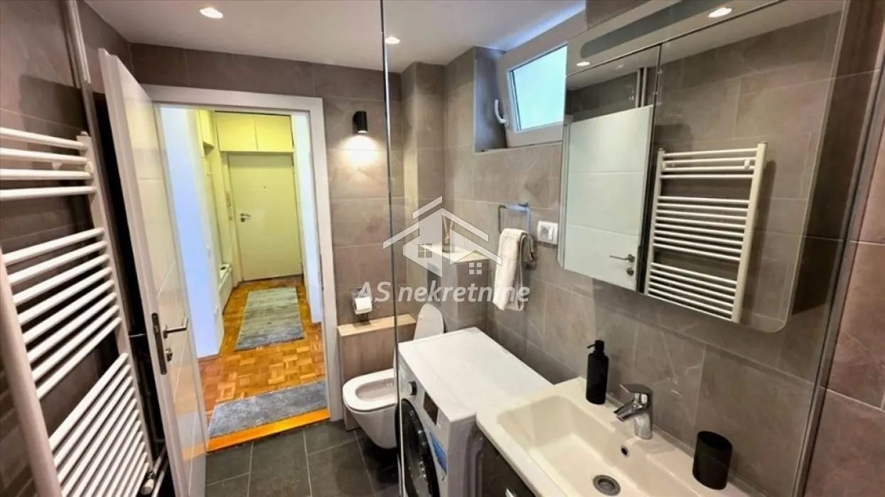 Izdavanje, dvosoban stan, 46m², Slavija, Vračar Sve Podlokacije