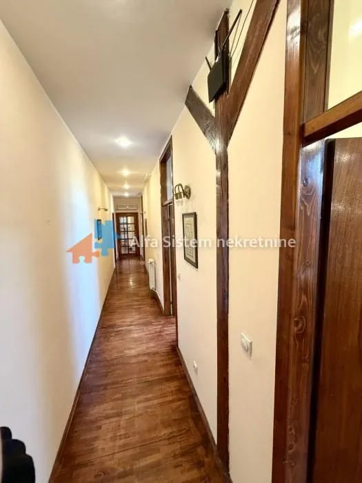 Izdavanje, stan, 200m², Stari Grad, Beograd