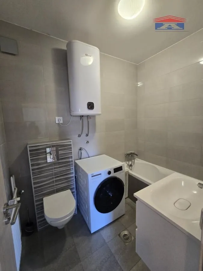 Prodaja, trosoban stan, 80m², Adamovićevo Naselje, Novi Sad Sve Podlokacije