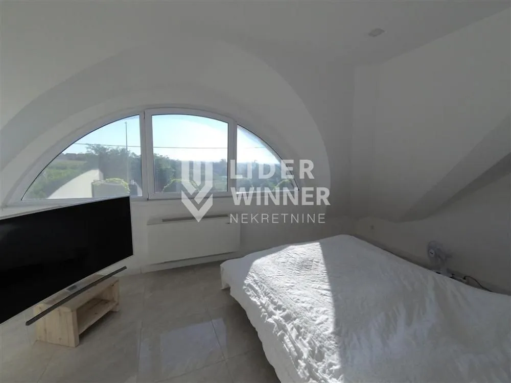 Prodaja, kuća, 203m², Centar, Ub