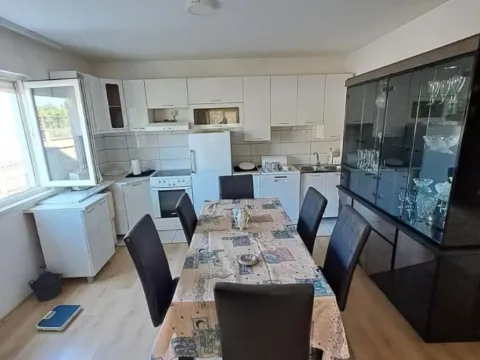 Izdavanje, kuća, 130m², Tološi, Podgorica - image 3