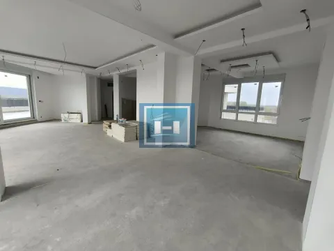 Prodaja, stan, 500m², Centar, Ćuprija - image 13