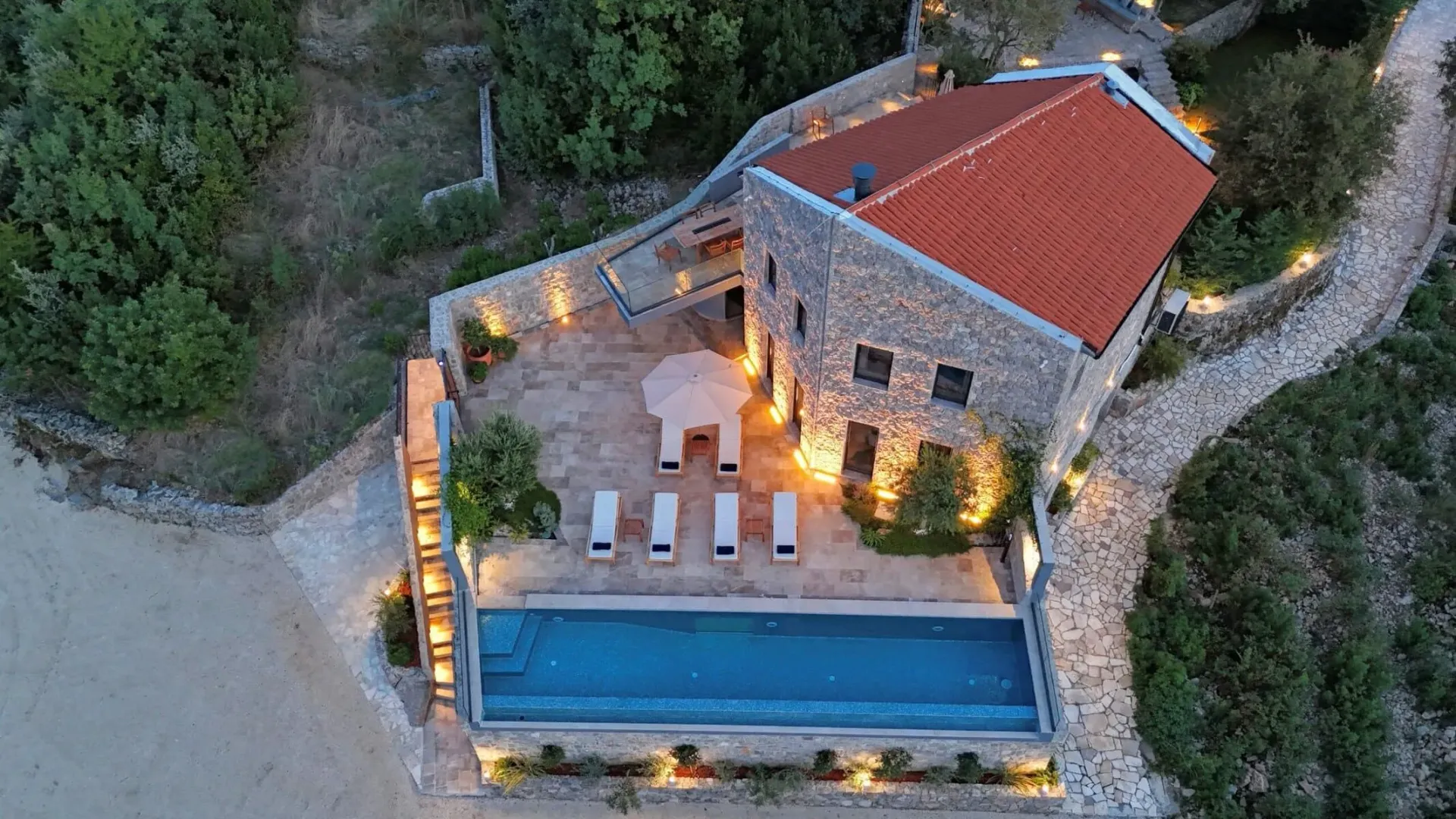 Rent, house, 520m², Đuraševići, Tivat
