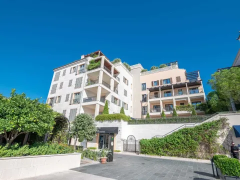 Sale, one bedroom apartment, 64m², Porto Montenegro, Tivat - image 13