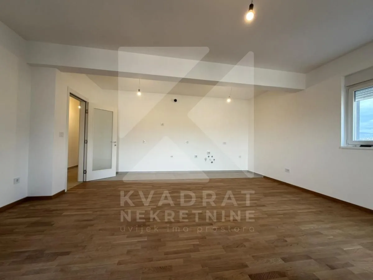 Prodaja, trosoban stan, 104m², Stari Aerodrom, Podgorica