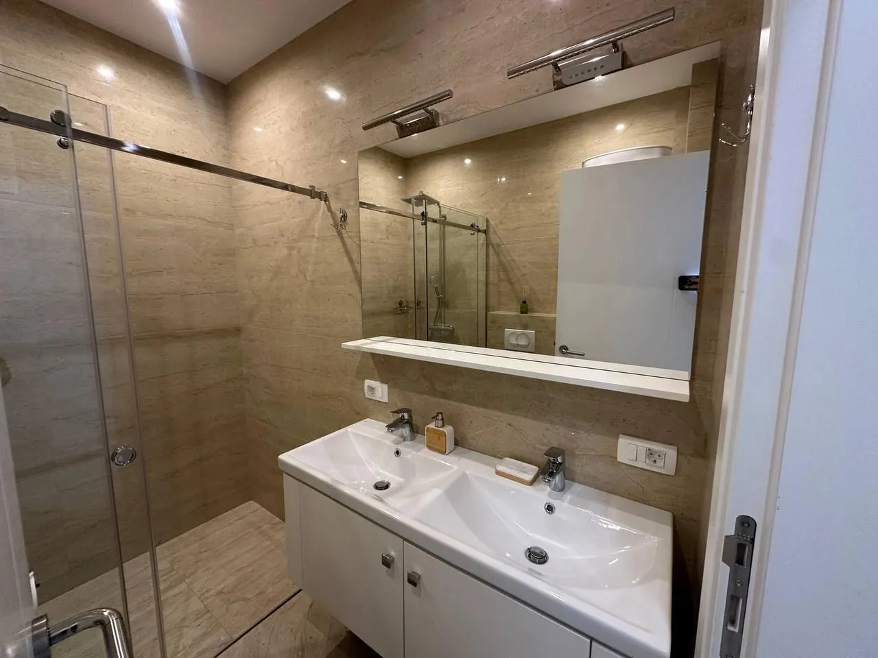 Rent, one bedroom apartment, 50m², Bečići, Budva