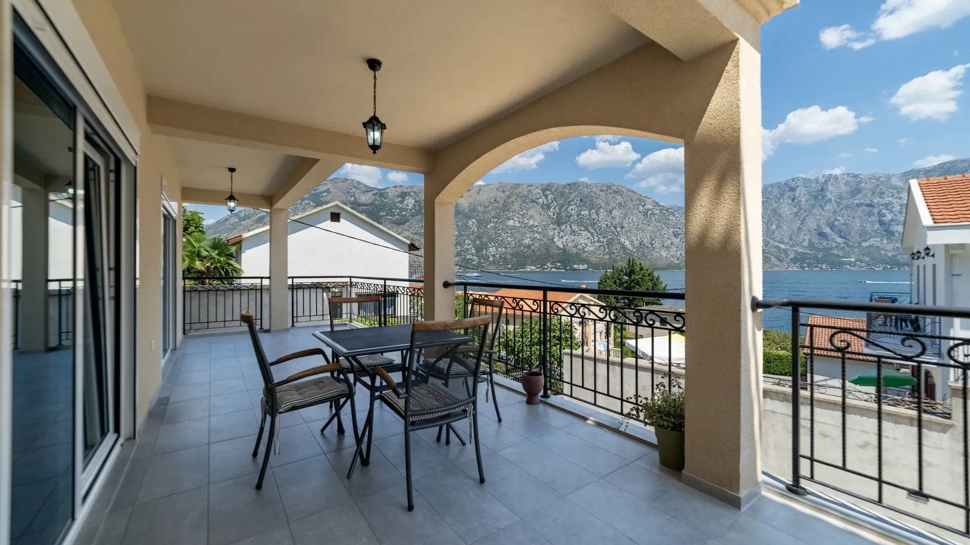 Prodaja, stan, 440m², Stoliv, Kotor