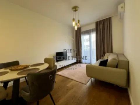 Izdavanje, dvosoban stan, 80m², Soho City, Bar - image 11