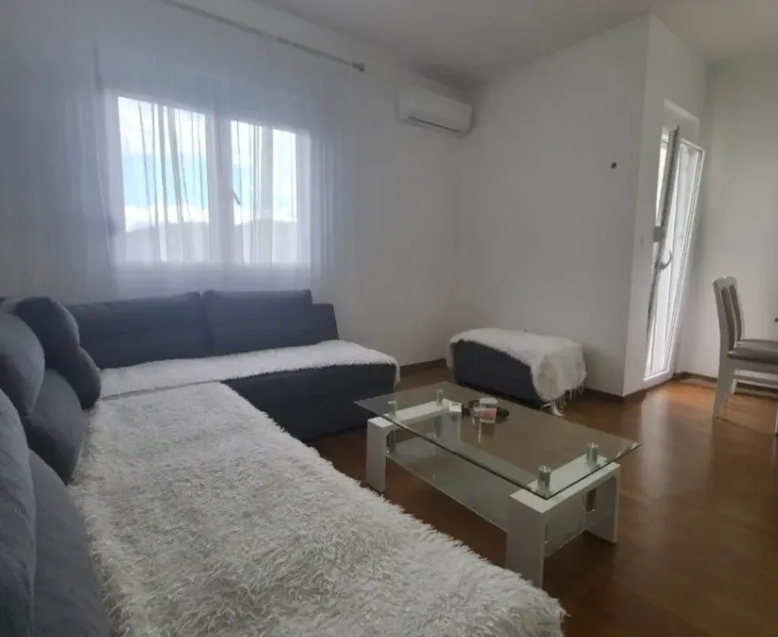 Izdavanje, jednosoban stan, 46m², Podgorica, Crna Gora