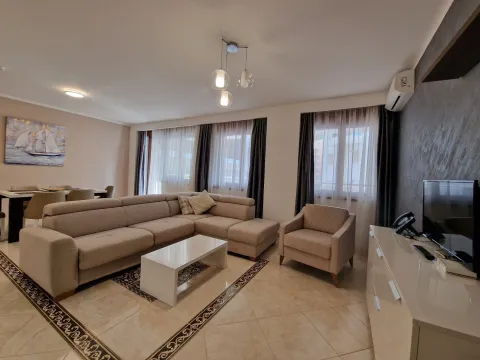 Rent, one bedroom apartment, 87m², Bečići, Budva - image 1