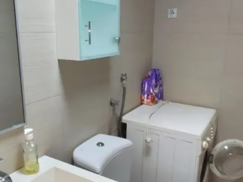 Izdavanje, dvosoban stan, 75m², Centar, Bar - image 12