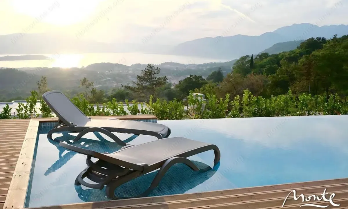 Prodaja, kuća, 180m², Tivat, Crna Gora