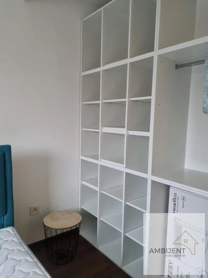 Izdavanje, trosoban stan, 55m², Šumice, Beograd